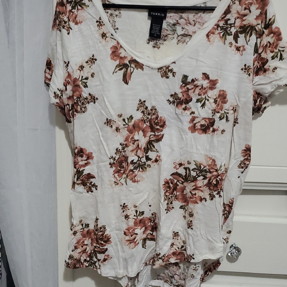 Torrid Floral Short Sleeve Top - White and Brown. Very Comfortable and Lightwe
